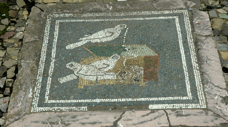 Un antico mosaico a Pompei