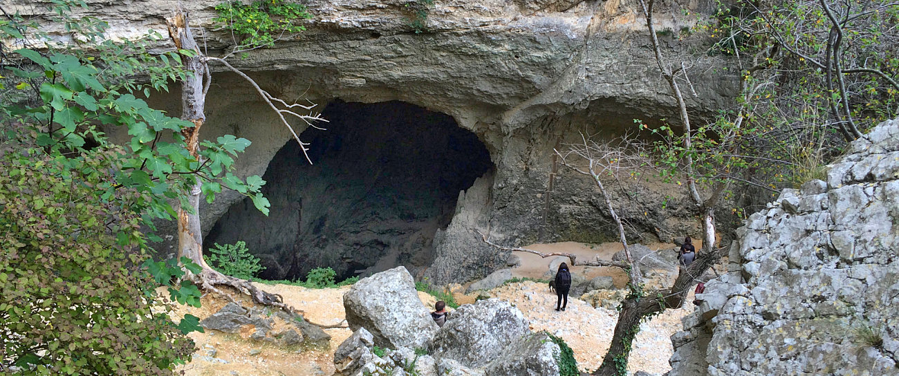 La grotta della sorgente del Sorgue